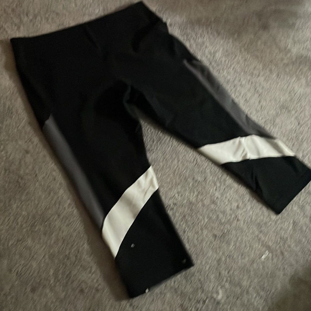 Nike crop leggings with mesh - Picture 2 of 3